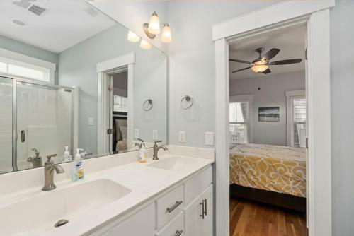 Coast Is Clear By Oak Island Accommodations