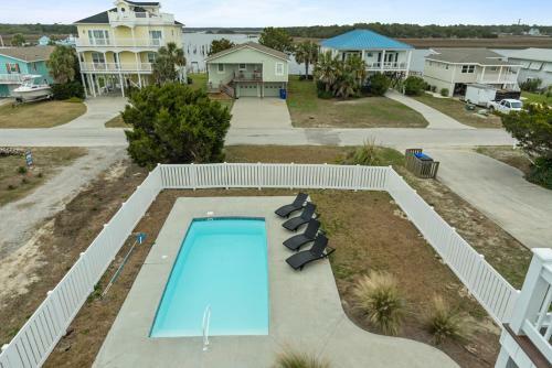 Coast Is Clear By Oak Island Accommodations