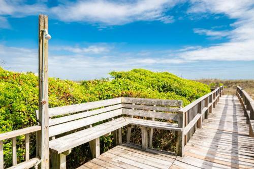 Altamarea By Oak Island Accommodations