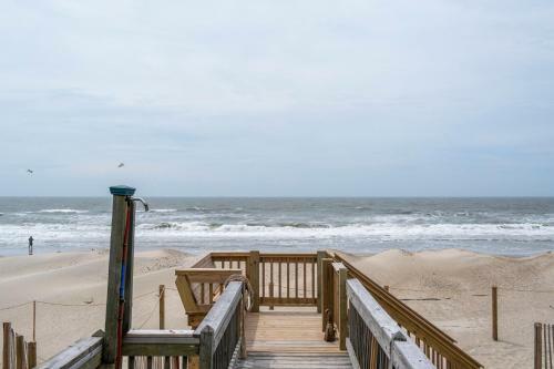 Surfsong By Oak Island Accommodations