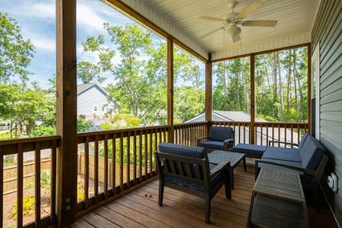The Disgruntled Pelican By Oak Island Accommodations