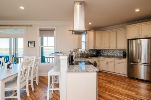 Intracoastal Views By Oak Island Accommodations