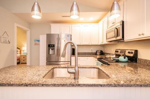The Little Coconut By Oak Island Accommodations