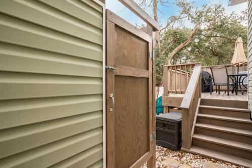 The Little Coconut By Oak Island Accommodations