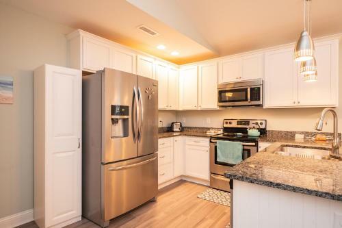 The Little Coconut By Oak Island Accommodations