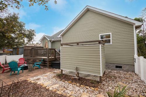 The Little Coconut By Oak Island Accommodations