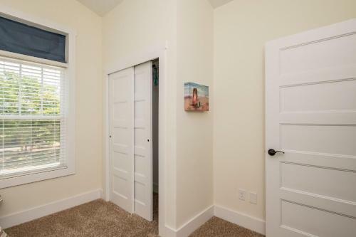 Shore 2 Relax By Oak Island Accommodations