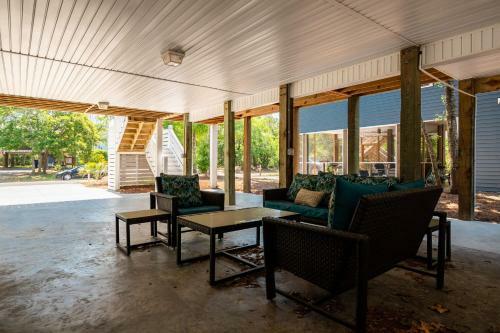 Shore 2 Relax By Oak Island Accommodations