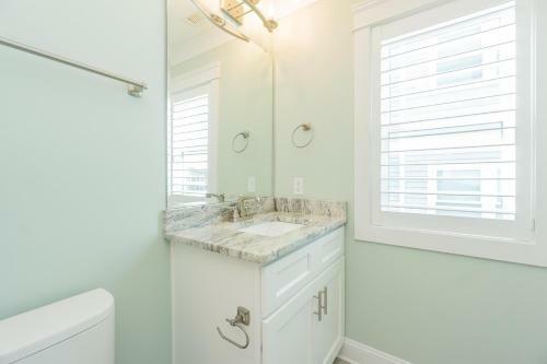 Wait N Sea By Oak Island Accommodations