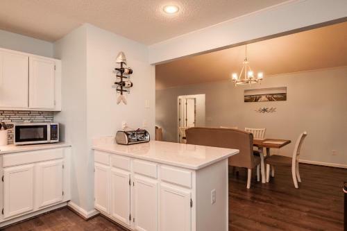 La Isla Bonita By Oak Island Accommodations