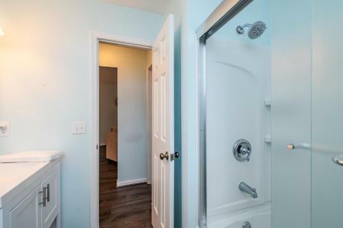 La Isla Bonita By Oak Island Accommodations