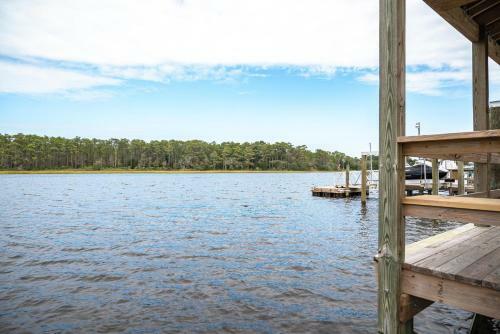 Waterway Haven By Oak Island Accommodations