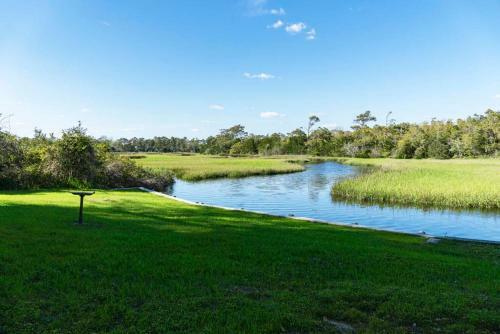 Lay Z Days By Oak Island Accommodations