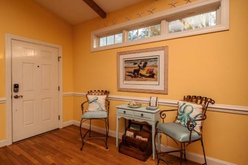 Woodlands Wonder By Oak Island Accommodations