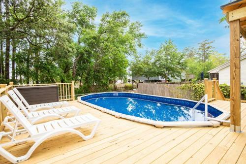 Woodlands Wonder By Oak Island Accommodations