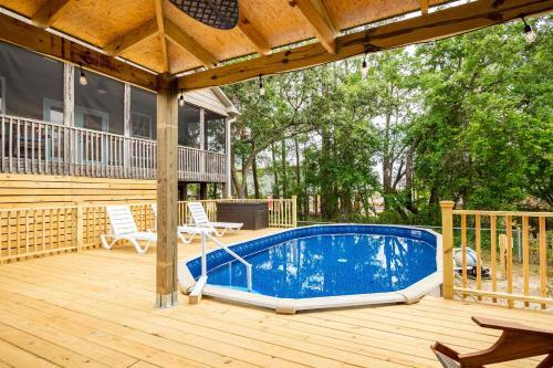 Woodlands Wonder By Oak Island Accommodations