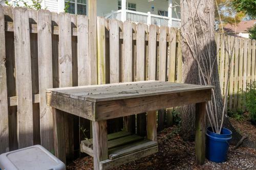 Apartamento Leaping Lizard By Oak Island Accommodations