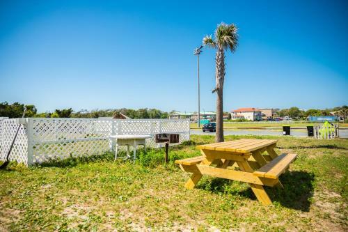 Jerseys Shore By Oak Island Accommodations