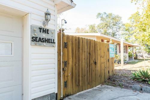 The Seashell By Oak Island Accommodations