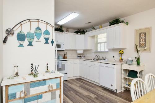 The Seashell By Oak Island Accommodations