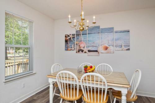 The Seashell By Oak Island Accommodations