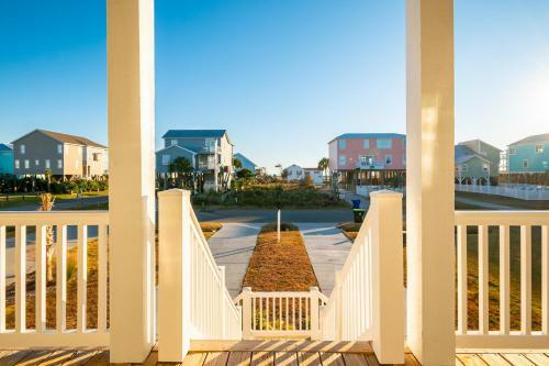 Long Call By Oak Island Accommodations