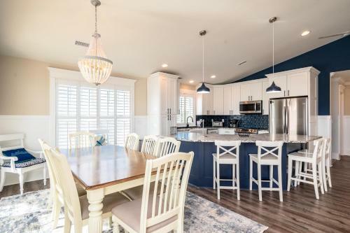 Long Call By Oak Island Accommodations