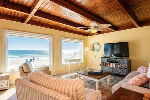 Lisa Lu By Oak Island Accommodations