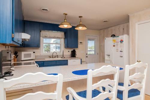 See The Sea By Oak Island Accommodations