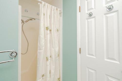 See The Sea By Oak Island Accommodations