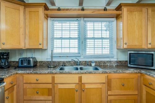 Smart Pelican By Oak Island Accommodations