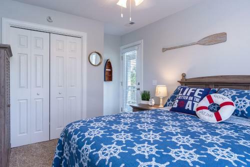 Southern Charm By Oak Island Accommodations
