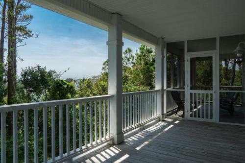 Southern Charm By Oak Island Accommodations