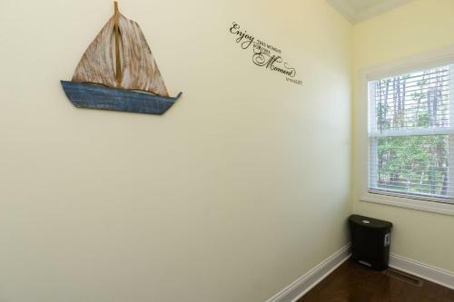 Southern Charm By Oak Island Accommodations