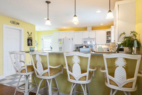 Tar Healin By Oak Island Accommodations