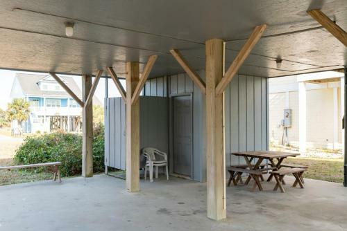Statehouse By Oak Island Accommodations