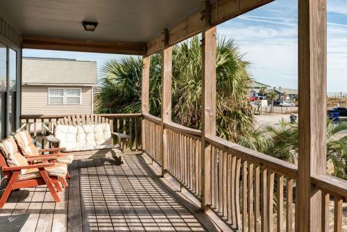 Statehouse By Oak Island Accommodations