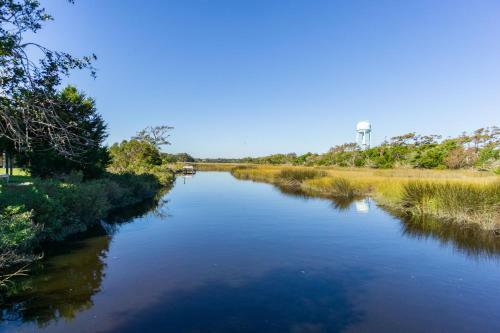 See Otter By Oak Island Accommodations