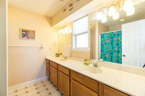 See Otter By Oak Island Accommodations