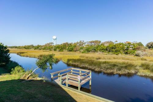 See Otter By Oak Island Accommodations