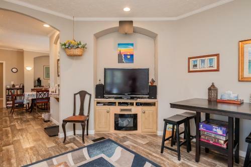 Lighthouse Lodge By Oak Island Accommodations