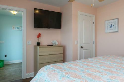 The Salty Dog By Oak Island Accommodations