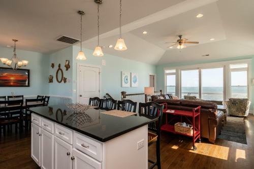 The Salty Dog By Oak Island Accommodations