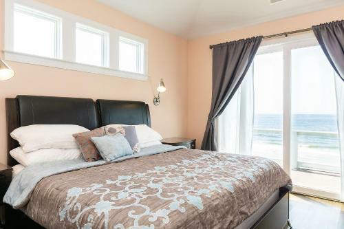 The Salty Dog By Oak Island Accommodations