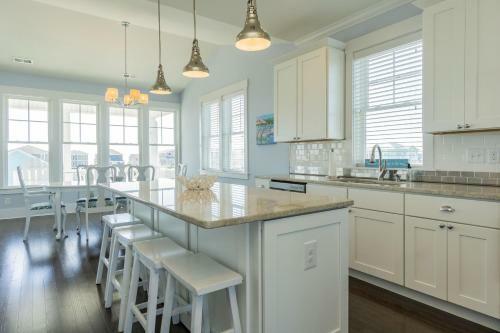 Kiki Hut By Oak Island Accommodations