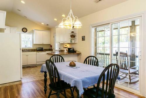 Island Delight By Oak Island Accommodations