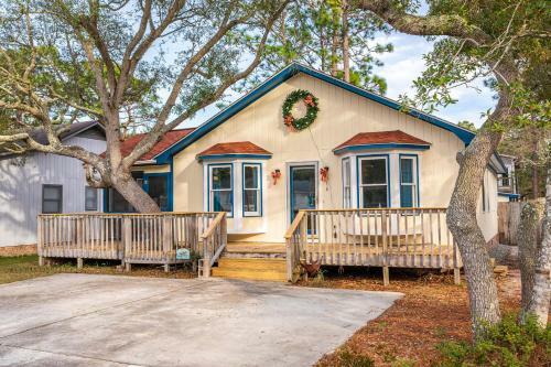 Island Hideaway By Oak Island Accommodations