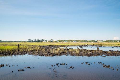 Dockside Paradise By Oak Island Accommodations