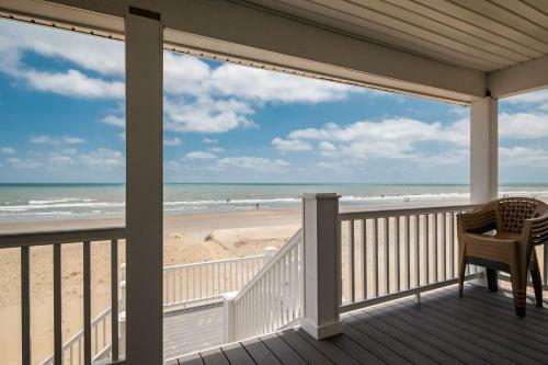 Dunes By Oak Island Accommodations