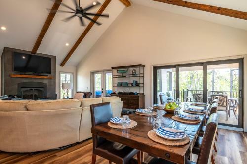Farmhouse At Turtle Creek By Oak Island Accommodations